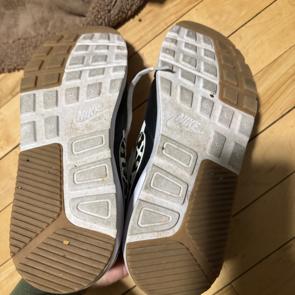 Shoes - Picture 2 of 7